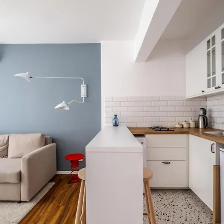 Sleek Studio Flat With Central Location In Kadikoy *