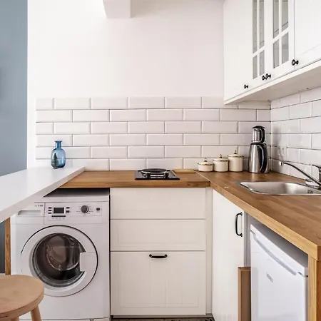 Sleek Studio Flat With Central Location In Kadikoy Apartment *